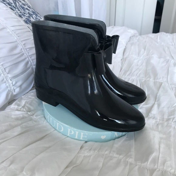 Cute rain boots - Picture 2 of 3